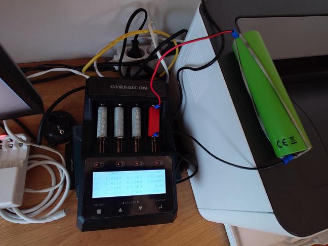 Connecting a large battery to s8000